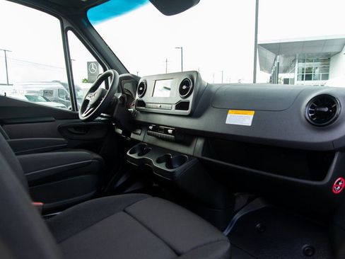 Used 2024 Mercedes-Benz Sprinter 3500 image 28