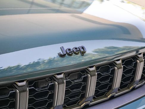 New 2026 Jeep Grand Cherokee Limited image 9