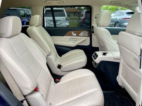 Used 2021 Mercedes-Benz GLS 450 4MATIC image 31