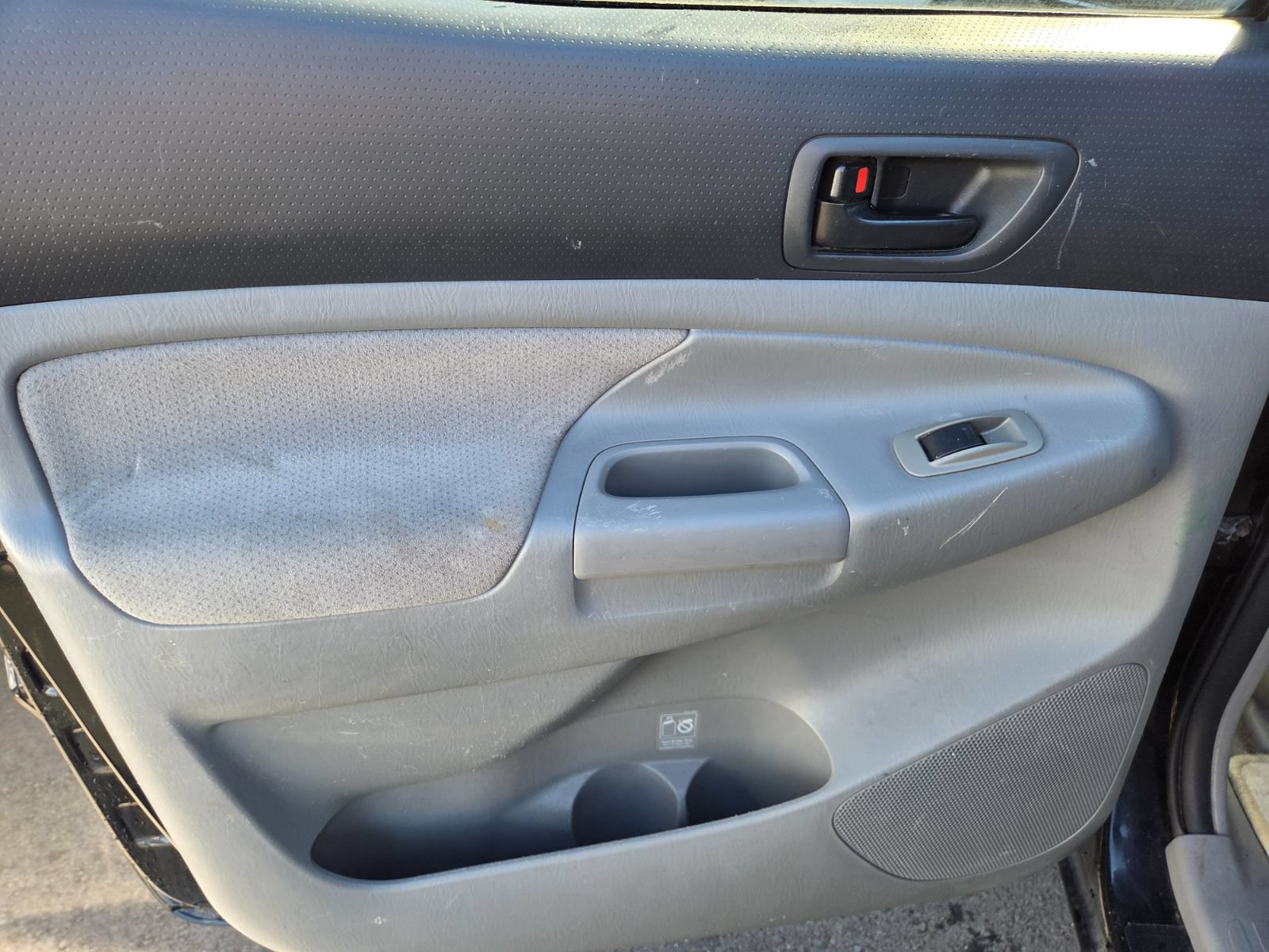 Used 2005 Toyota Tacoma PreRunner w/ TRD Sport Pkg #4 RWD image 9