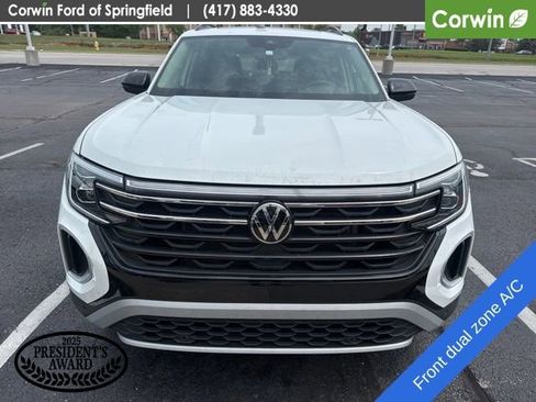 Used 2024 Volkswagen Atlas Peak Edition SE image 2
