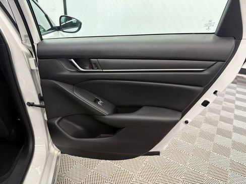 Used 2021 Honda Accord EX image 17