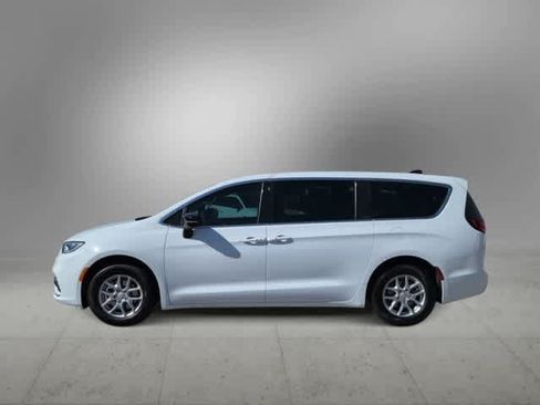New 2026 Chrysler Pacifica Select FWD image 7