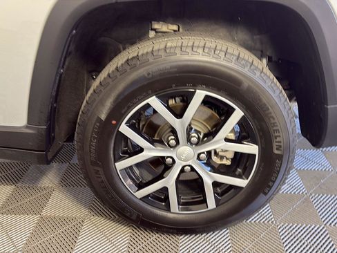 Used 2023 Jeep Grand Cherokee Limited image 15