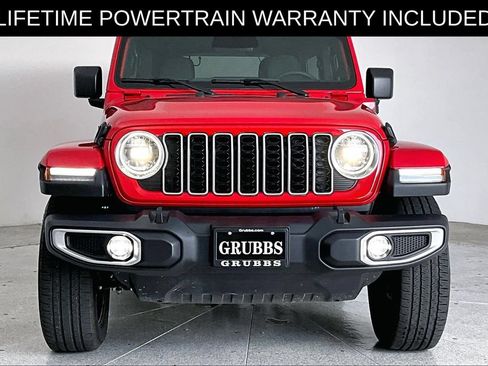 Used 2025 Jeep Wrangler Unlimited Sahara AWD/4WD image 4