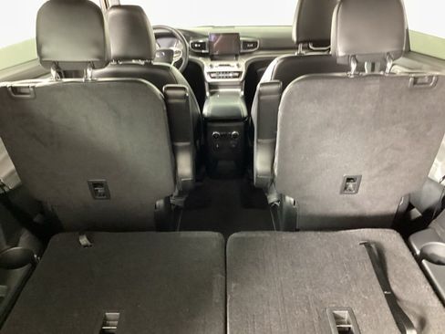 Used 2024 Ford Explorer XLT w/ Equipment Group 202A AWD/4WD image 33