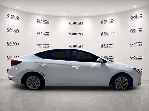 Used 2020 Hyundai Elantra SE w/ Cargo Package (C1) FWD image 2