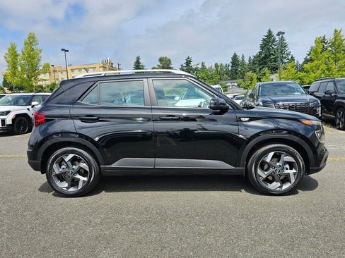 Used 2025 Hyundai Venue SEL image 8