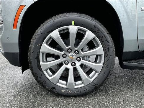 New 2025 Chevrolet Suburban Premier image 7