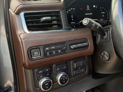 Used 2022 GMC Yukon Denali w/ Denali Premium Package AWD/4WD image 14