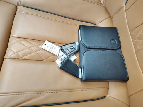 Used 2019 BMW 750i xDrive image 23