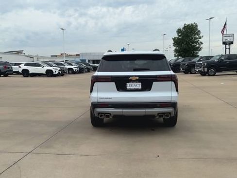 New 2026 Chevrolet Traverse LT w/ Sun and Wheel Package FWD image 7
