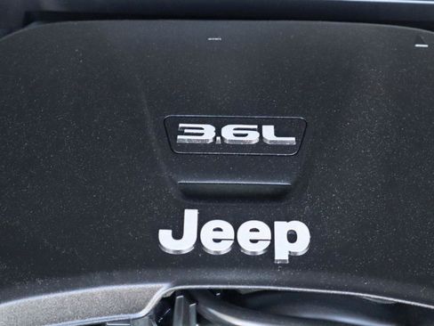Used 2018 Jeep Wrangler Unlimited Rubicon AWD/4WD image 37
