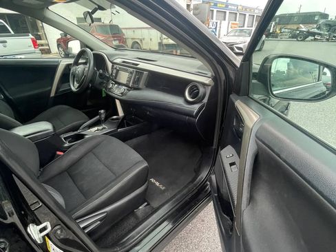 Used 2013 Toyota RAV4 XLE AWD/4WD image 31