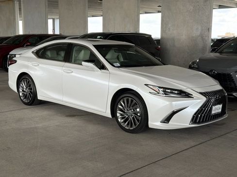 Used 2025 Lexus ES 300h Ultra Luxury FWD image 5
