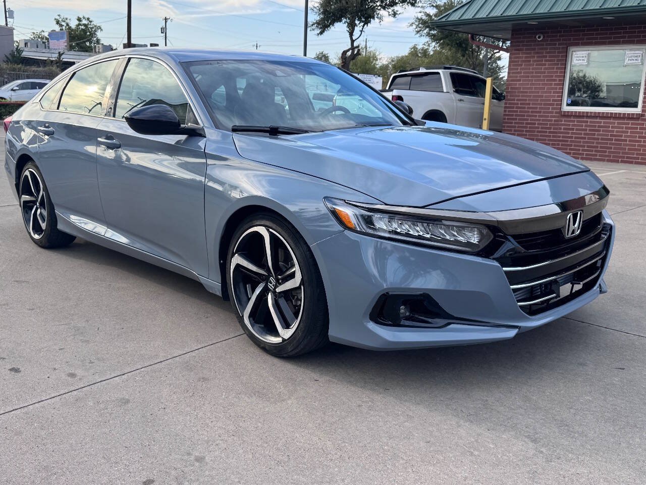 Used 2022 Honda Accord Sport image 3