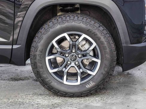 Used 2025 Chevrolet Equinox ACTIV w/ Safety and Technology Package FWD image 11