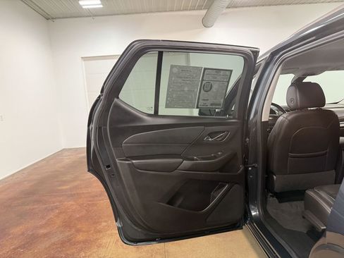 Used 2021 Chevrolet Traverse LT w/ LT Premium Package AWD/4WD image 46