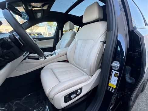 Used 2022 BMW X6 xDrive40i w/ M Sport Package AWD/4WD image 11