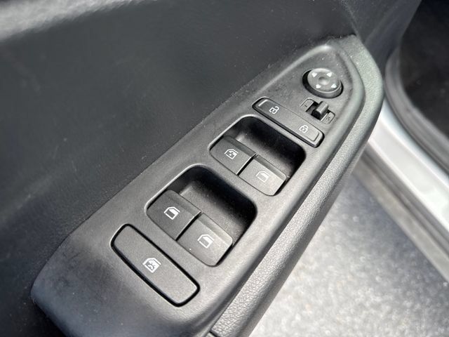 Used 2024 Hyundai Venue SEL FWD image 24