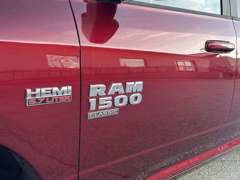 Used 2019 RAM 1500 Classic SLT image 32
