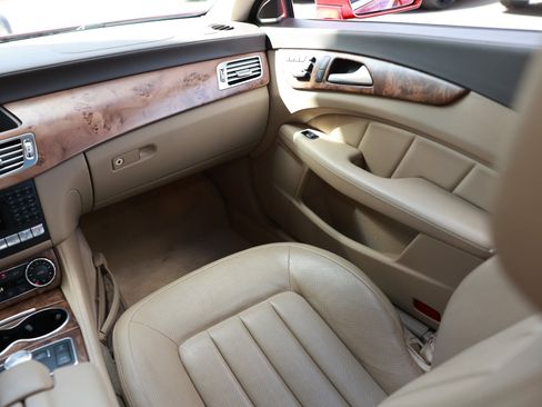 Used 2014 Mercedes-Benz CLS 550 4MATIC w/ Premium 1 Package image 25