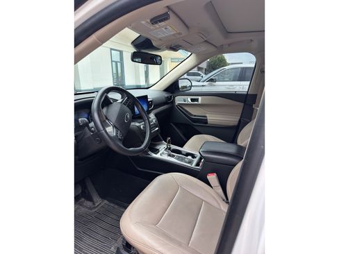 Used 2020 Ford Explorer Limited w/ Class III Trailer Tow Package AWD/4WD image 2
