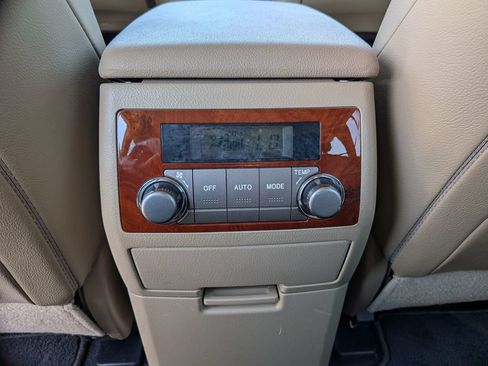 Used 2013 Toyota Highlander Limited FWD image 35