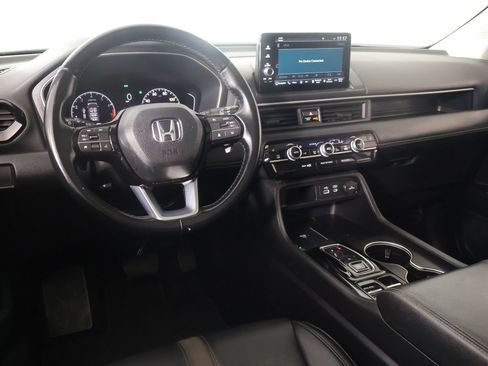 Used 2024 Honda Pilot Touring image 2