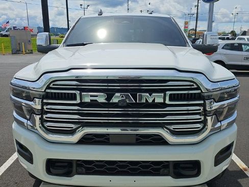 Used 2025 RAM 2500 Laramie AWD/4WD image 2