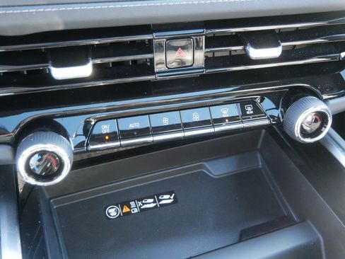 Used 2025 Chevrolet Tahoe Z71 w/ Z71 Off-Road Package image 35