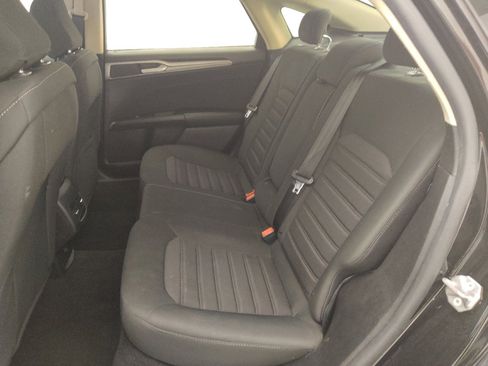 Used 2020 Ford Fusion SE image 18