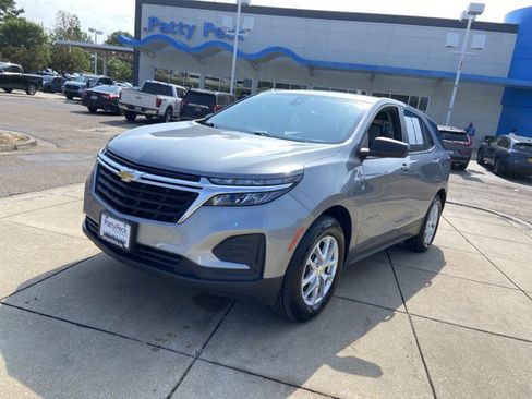 Used 2023 Chevrolet Equinox LS FWD image 4