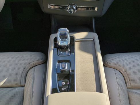 New 2026 Volvo XC90 B6 Ultra w/ Protection Package Premier image 17