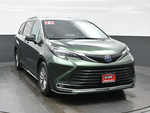 Used 2024 Toyota Sienna XLE image 8