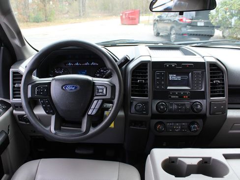 Used 2022 Ford F550 4x4 Crew Cab Super Duty w/ Power Equipment Group image 26