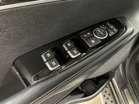 Used 2017 Kia Sorento SX image 23