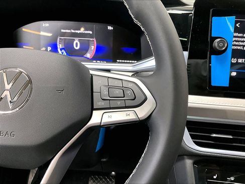 New 2026 Volkswagen Taos SE FWD image 18