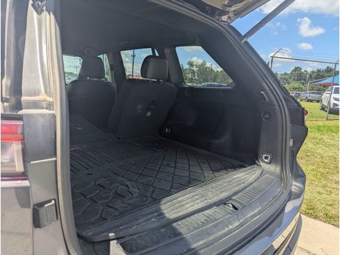 Used 2024 Jeep Grand Cherokee Altitude RWD image 11