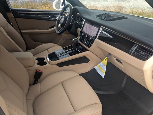 New 2026 Porsche Macan image 27