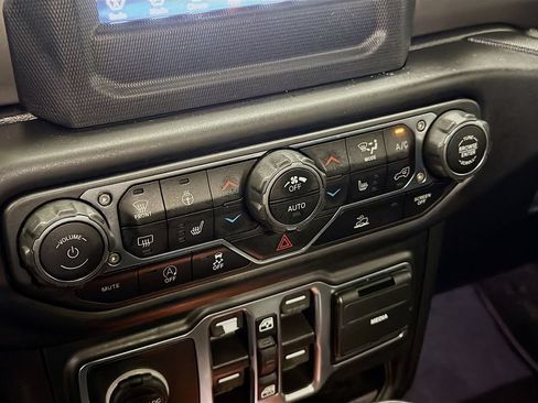 Used 2021 Jeep Gladiator Sport AWD/4WD image 17