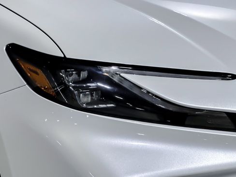 Used 2025 Toyota Camry XLE image 10