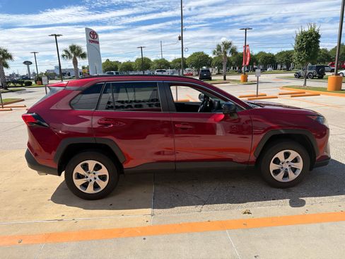 Used 2019 Toyota RAV4 LE FWD image 41