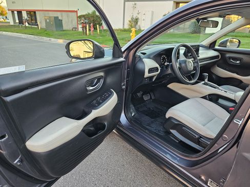 Used 2023 Honda HR-V LX image 14