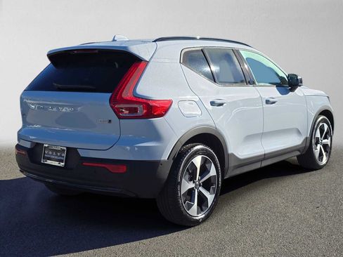 Used 2026 Volvo XC40 B5 Plus AWD/4WD image 4