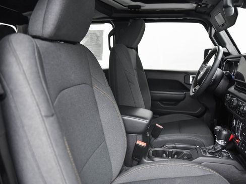 Used 2024 Jeep Gladiator Willys image 13