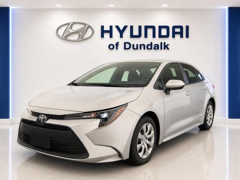 Used 2025 Toyota Corolla LE w/ Convenience Package FWD image 3