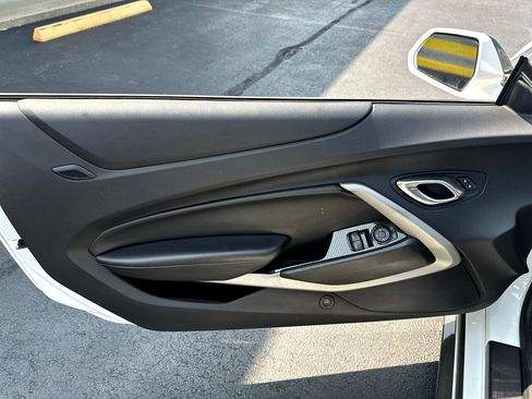 Used 2018 Chevrolet Camaro SS image 20