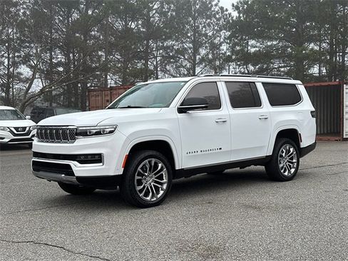 Used 2023 Jeep Grand Wagoneer L Series II w/ Premium Group II image 3