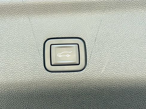 Used 2024 GMC Yukon Denali RWD image 14